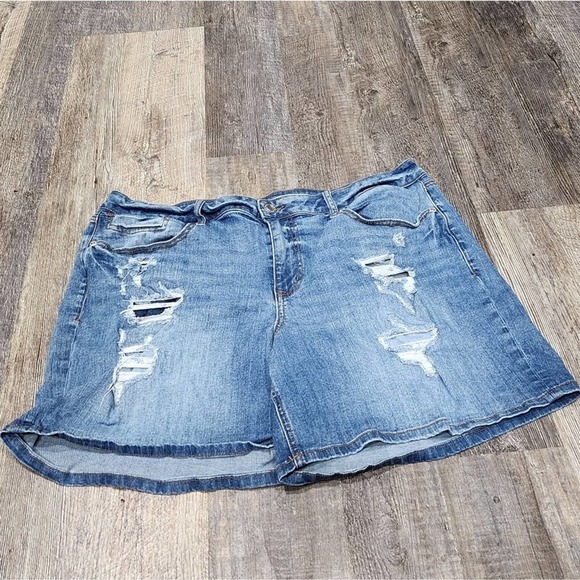 Maurices distressed destroyed stretch denim jeans shorts plus size 18 - Picture 1 of 9